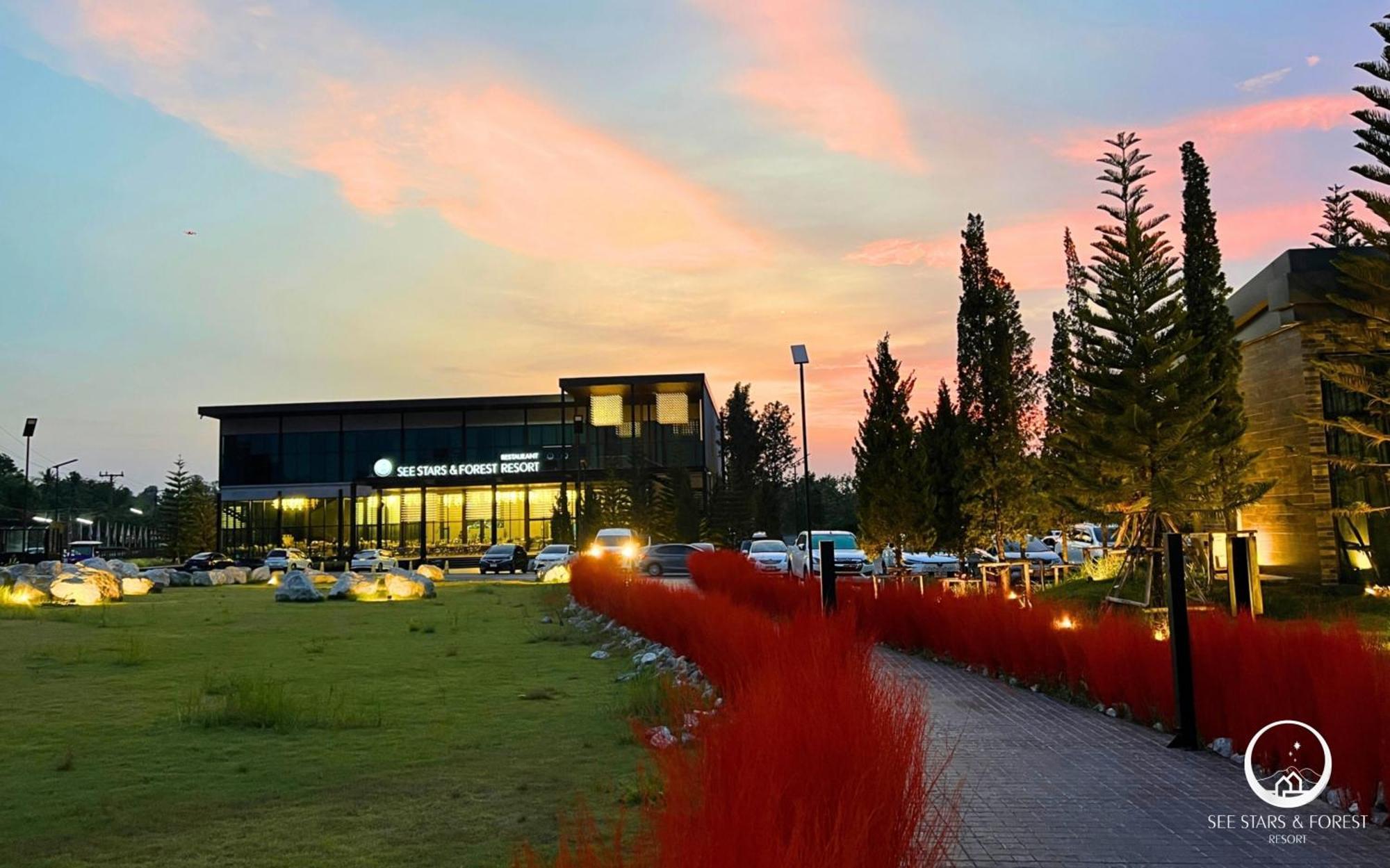 See Stars & Forest Resort Amphoe Sawang Daen Din Exteriör bild