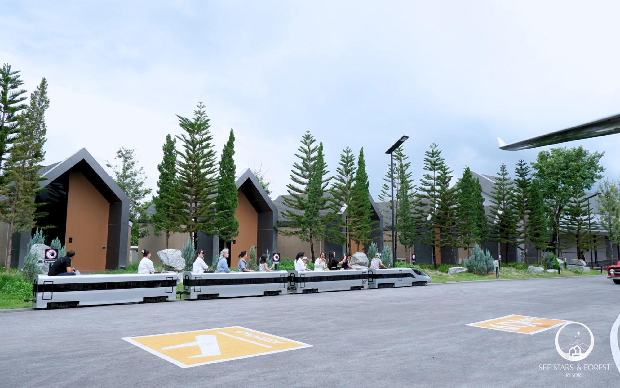 See Stars & Forest Resort Amphoe Sawang Daen Din Exteriör bild
