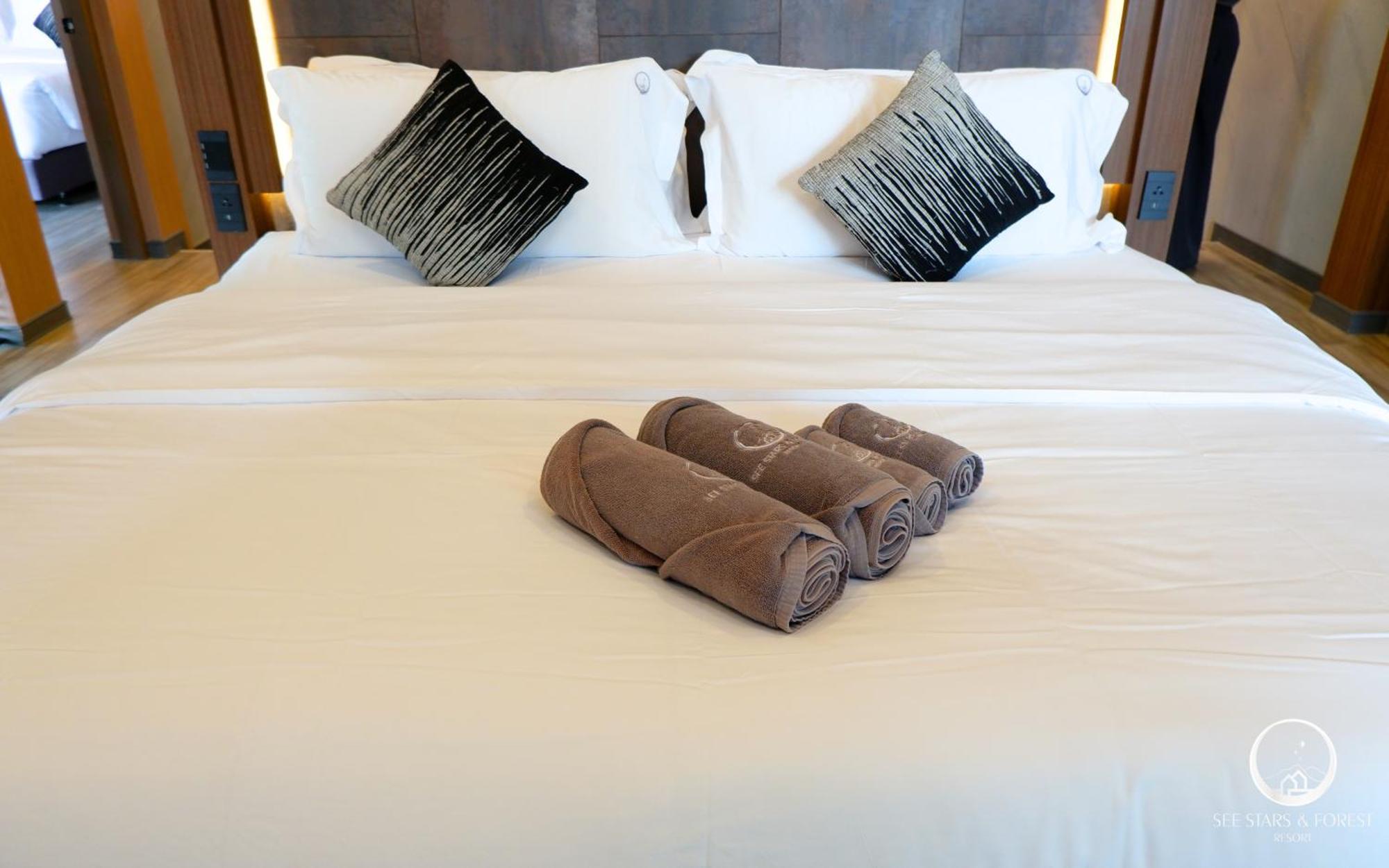 See Stars & Forest Resort Amphoe Sawang Daen Din Exteriör bild