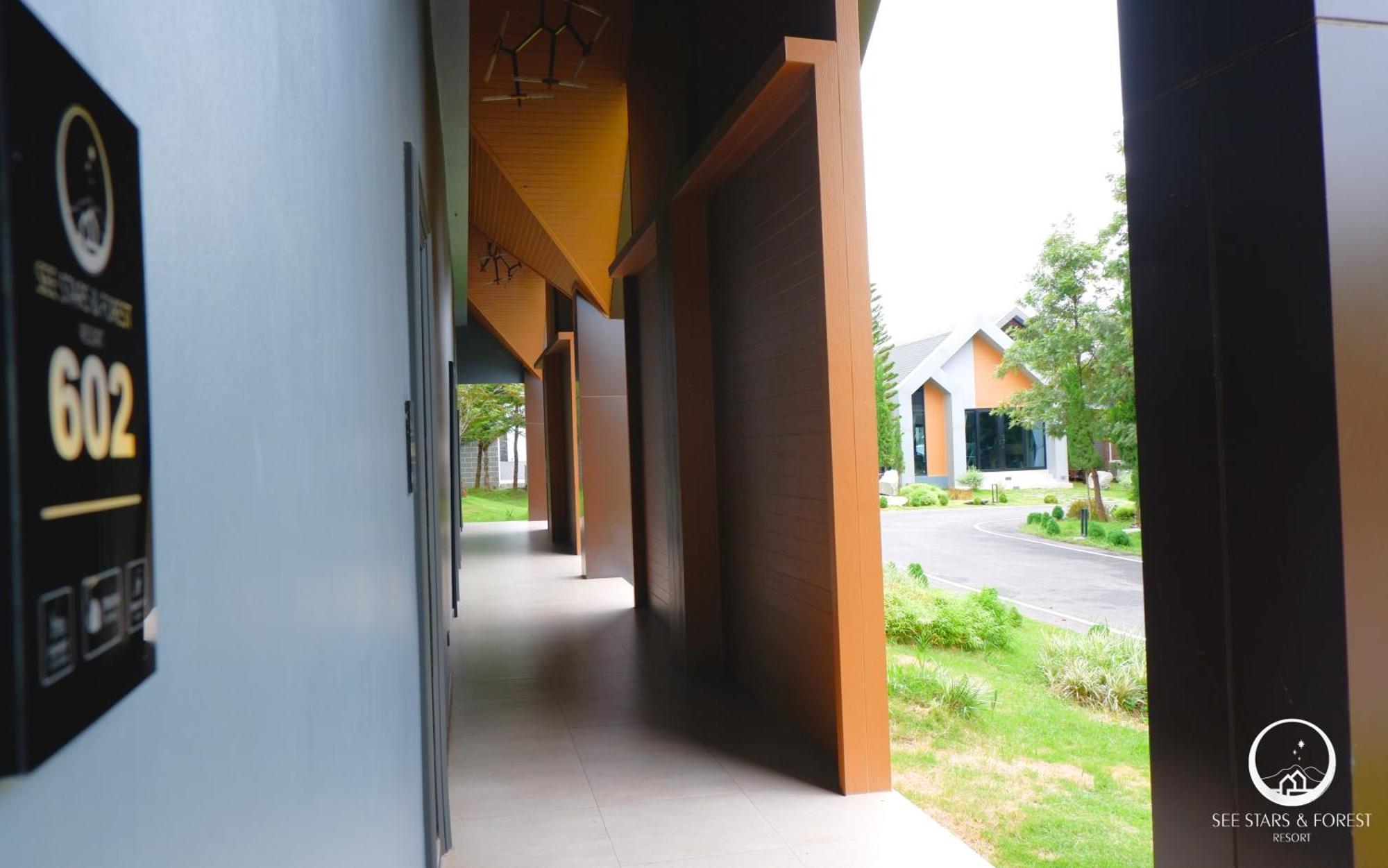See Stars & Forest Resort Amphoe Sawang Daen Din Exteriör bild